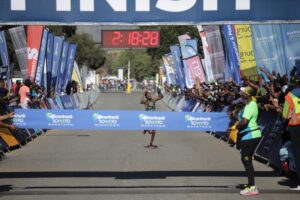 TWO OCEANS CHAMPION ONALENNA KHONKHOBE WINS SOWETO MARATHON